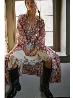 pappiet midi dress Petal and Pup Women's Franki Maxi dresses are having a moment and an option that starts with a fitted bodice and finishes with a full skirt is a winning way to own the trend Free People Pappiet Midi Dress